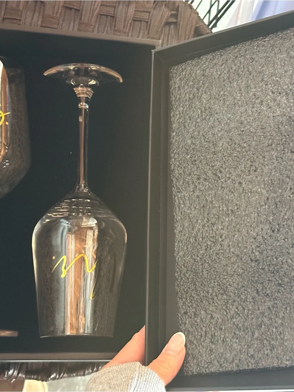MR & MRS wine glasses in Gift Box with Gold Lettering